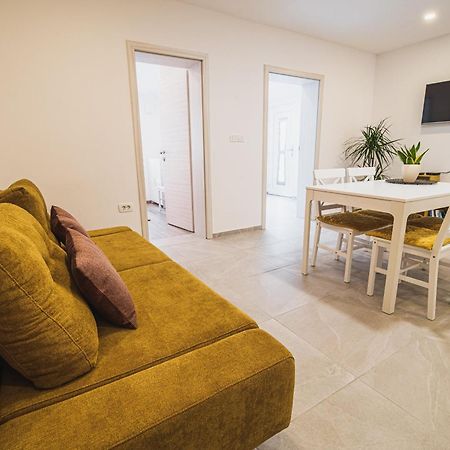 Gotar Apartment With Garden كوباريد المظهر الخارجي الصورة