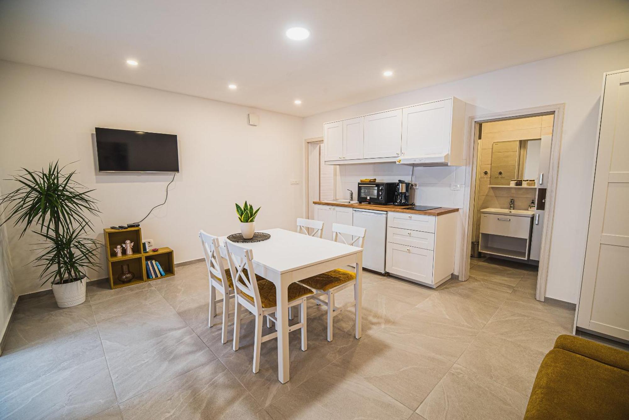 Gotar Apartment With Garden كوباريد المظهر الخارجي الصورة